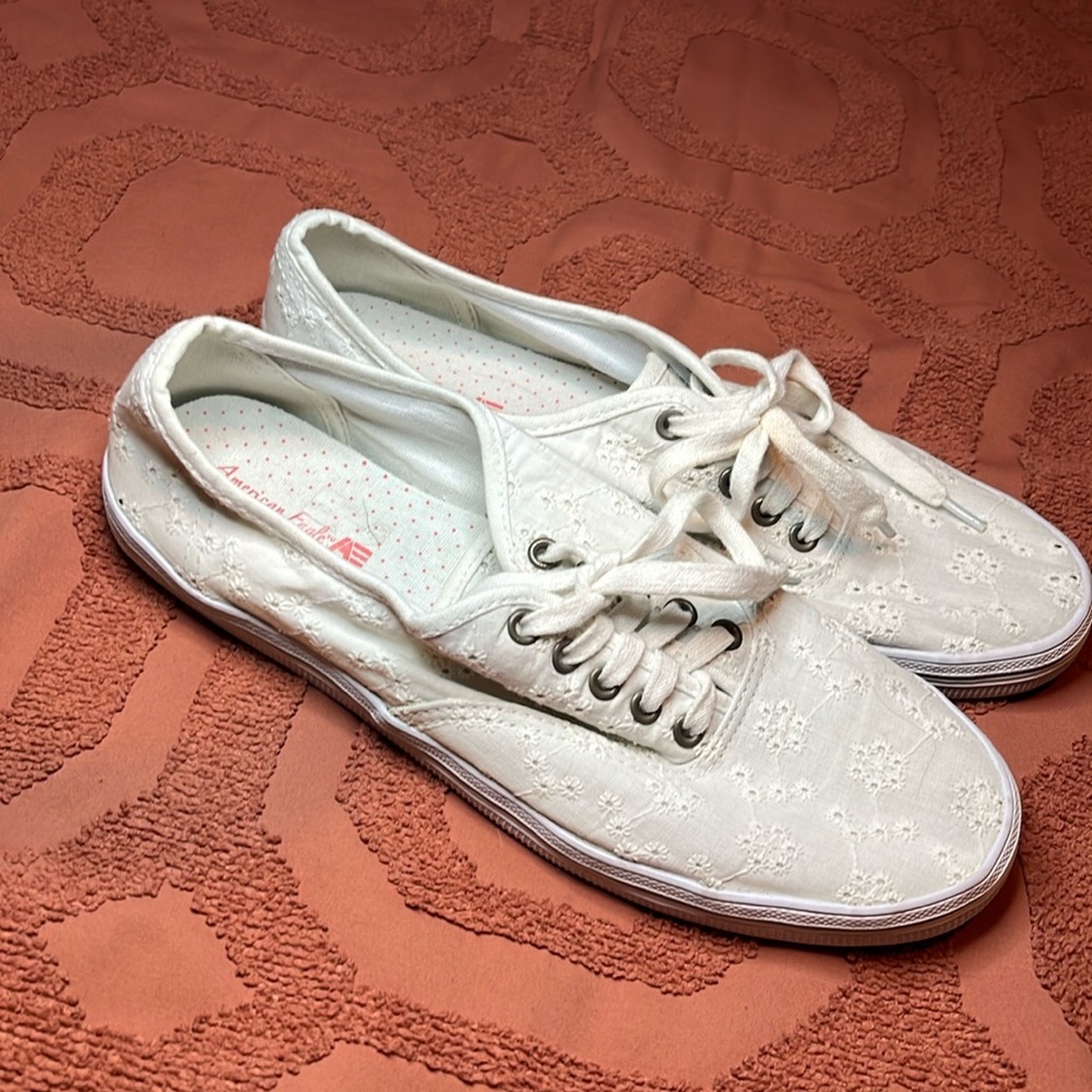 American Eagle Women Size 9 Canvas Flowers Shoes White Casual Sneaker